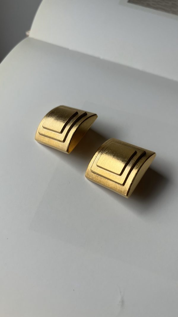 Vintage Gold Matte Finish Earrings Clip-on by Helena Rubinstein - immagine 3