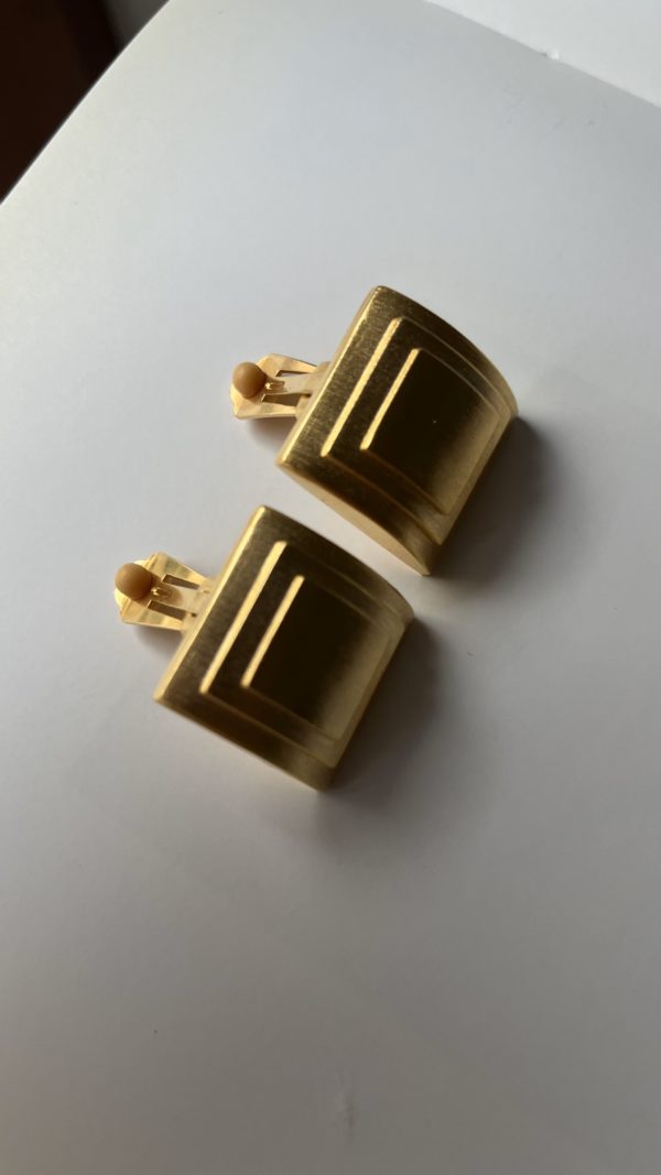 Vintage Gold Matte Finish Earrings Clip-on by Helena Rubinstein - immagine 2