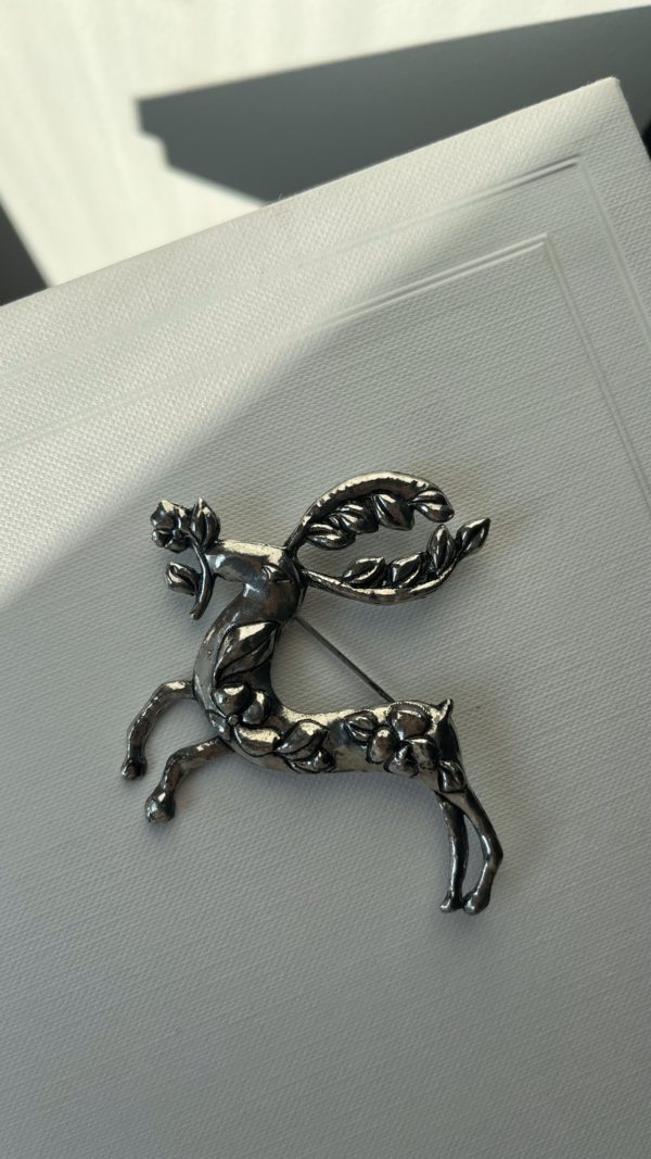 Vintage Silver Finish Deer with Flower Brooch by UNGARO Paris - immagine 5